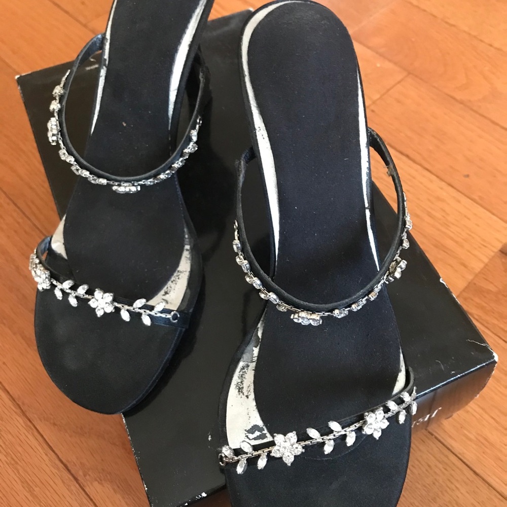 Shoes - Picture 6 of 6